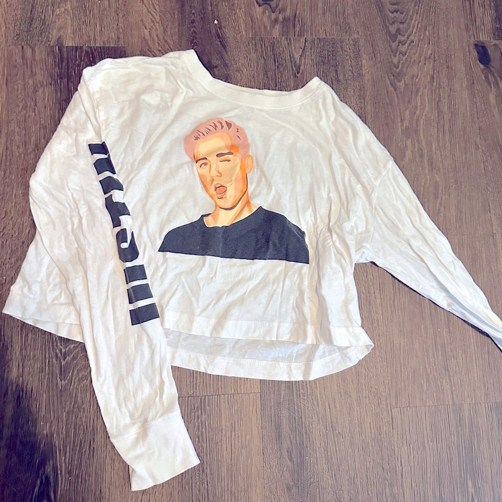 Justin Bieber long sleeve crop